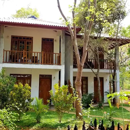 Isanka Lion Lodge Сигирия Экстерьер фото