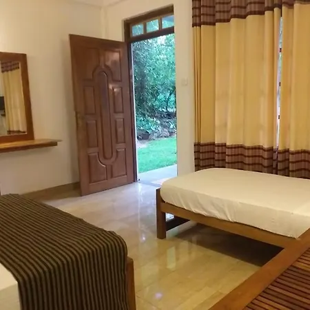 Isanka Lion Lodge Сигирия Экстерьер фото
